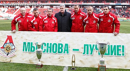Вадим Морозов поздравил игроков пляжного «Локо» Вадим Морозов поздравил игроков пляжного «Локо»