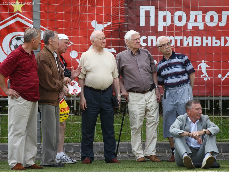 Ветераны "Локомотива" выиграли 6 тур "Негаснущих звезд" Ветераны "Локомотива" выиграли 6 тур "Негаснущих звезд"