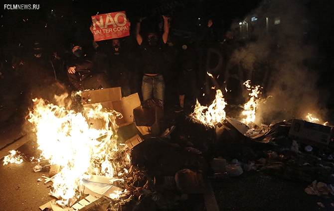 Как Бразилия протестует против чемпионата мира Как Бразилия протестует против чемпионата мира
