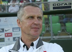 Главный тренер ФК "Локомотив" Леонид Кучук в матче 1-го тура Чемпионата России по футболу среди клубов Премьер-Лиги между ФК "Анжи" (Махачкала) и ФК "Локомотив" (Москва). Главный тренер ФК "Локомотив" Леонид Кучук в матче 1-го тура Чемпионата России по футболу среди клубов Премьер-Лиги между ФК "Анжи" (Махачкала) и ФК "Локомотив" (Москва).