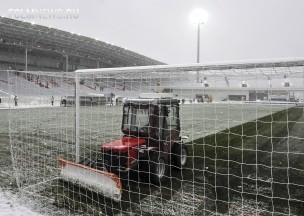 Футбол по-русски: Баджо в сугробе, солдаты на поле и фанаты с лопатой Футбол по-русски: Баджо в сугробе, солдаты на поле и фанаты с лопатой