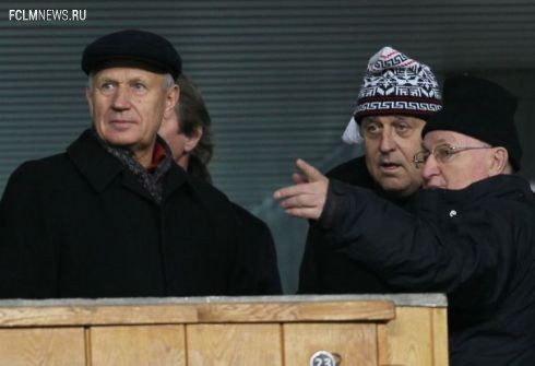 Вячеслав КОЛОСКОВ (слева) уверен: мат на трибунах - следствие, а не причина проблем на стадионах. Фото Александр ФЕДОРОВ, "СЭ" Вячеслав КОЛОСКОВ (слева) уверен: мат на трибунах - следствие, а не причина проблем на стадионах. Фото Александр ФЕДОРОВ, "СЭ"