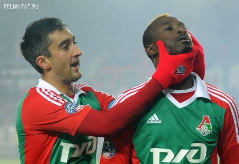 Сенегалец Даме НДОЙ, который перебрался из "Локомотива" в английский «Халл», уже не почувствует на себе «удавку» лимита. А вот россиянину Александру САМЕДОВУ, скорее всего, станет легче дышать. Фото Никита УСПЕНСКИЙ, "СЭ" Сенегалец Даме НДОЙ, который перебрался из "Локомотива" в английский «Халл», уже не почувствует на себе «удавку» лимита. А вот россиянину Александру САМЕДОВУ, скорее всего, станет легче дышать. Фото Никита УСПЕНСКИЙ, "СЭ"