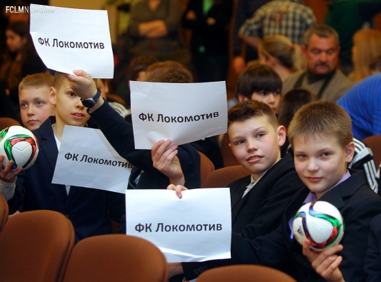 Футболисты сборной России встретились с юными болельщиками