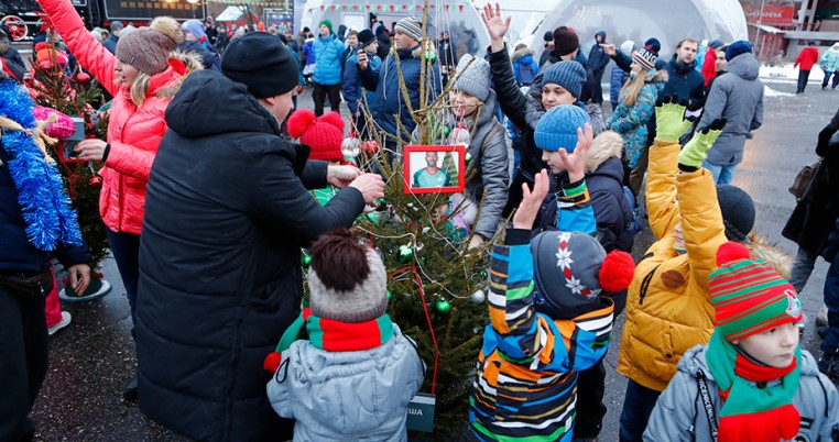 На стадионе Локомотив проходит Новогодня