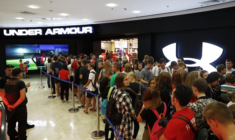 Смолов, Хеведес, Крыховяк: автограф-сессия в магазине Under Armour