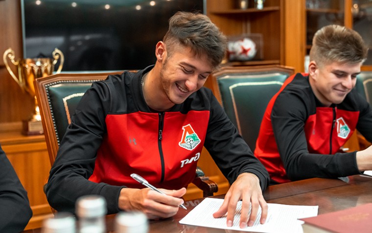 Миранчук, Миронов, Куликов и Дорофеев продлили контракты с «Локомотивом»