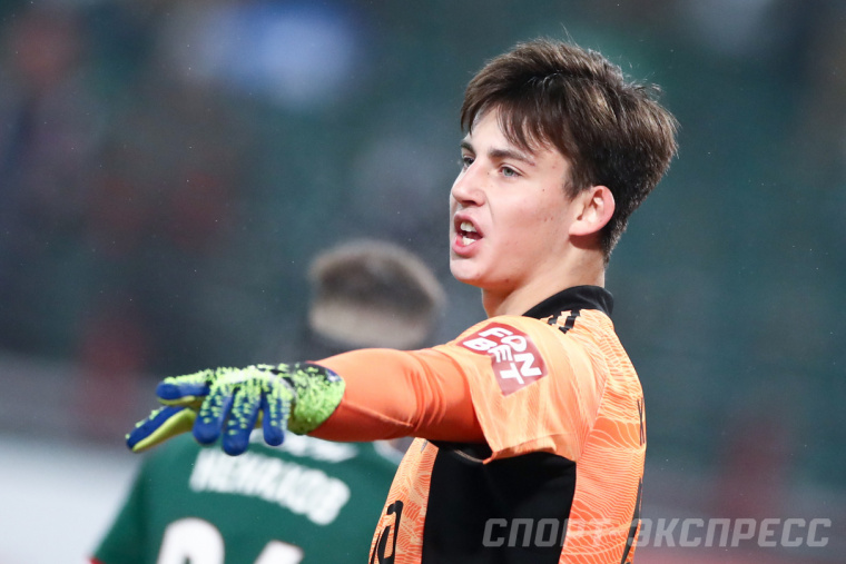 Даниил Худяков  вновь защищал ворота «Локо».
