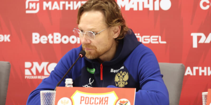 Валерий Карпин